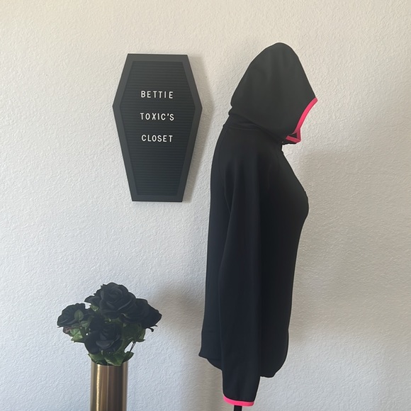 *SOLD* Nike Pro Girls Black & Pink Hoodie - Picture 5 of 14